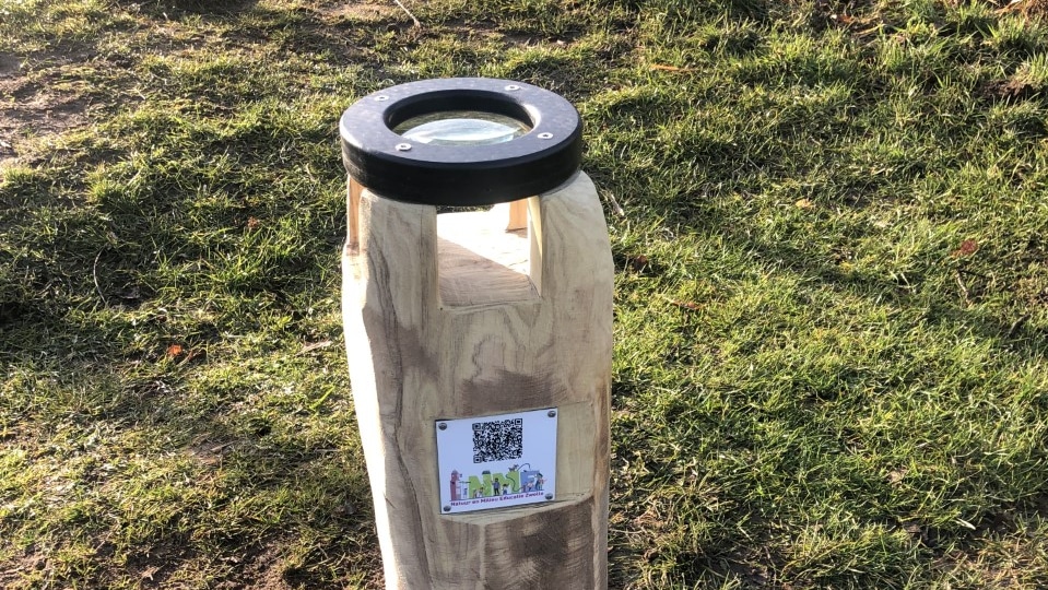 Vergrootglas op het park